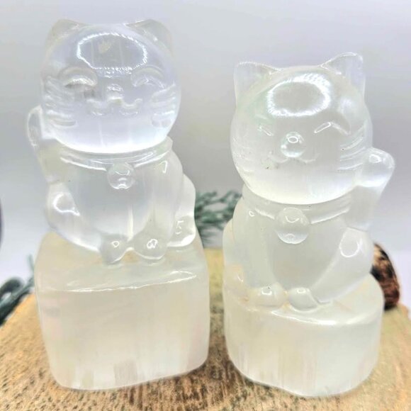 Premium Grade Nature Selenite Hand Carved 4" Fortune Cat Figure - Picture 5 of 10